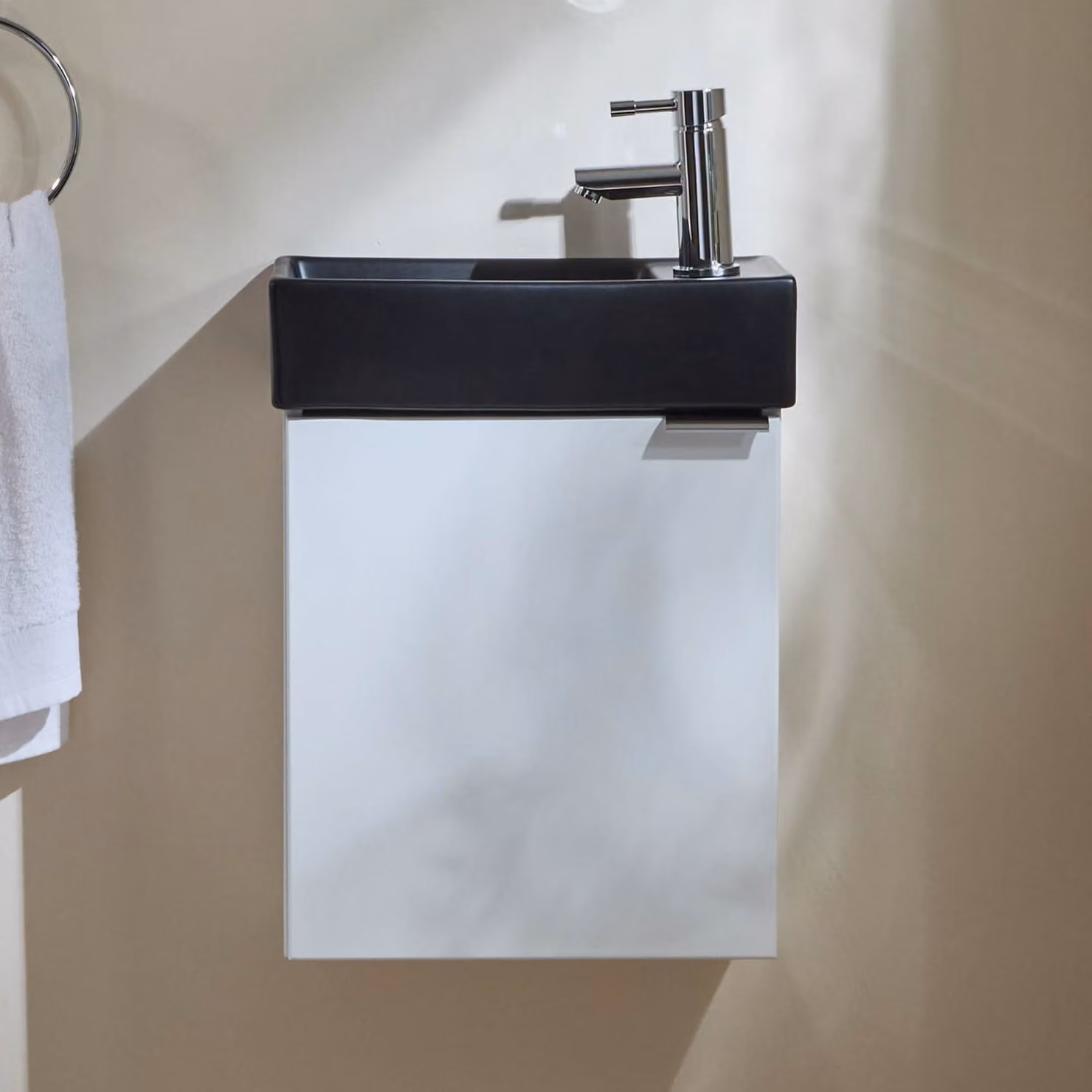 Mobile Bagno Bianco Sospeso da 400mm con Lavabo Nero e Maniglia con Impugnatura a Dito Cromata - Cluo