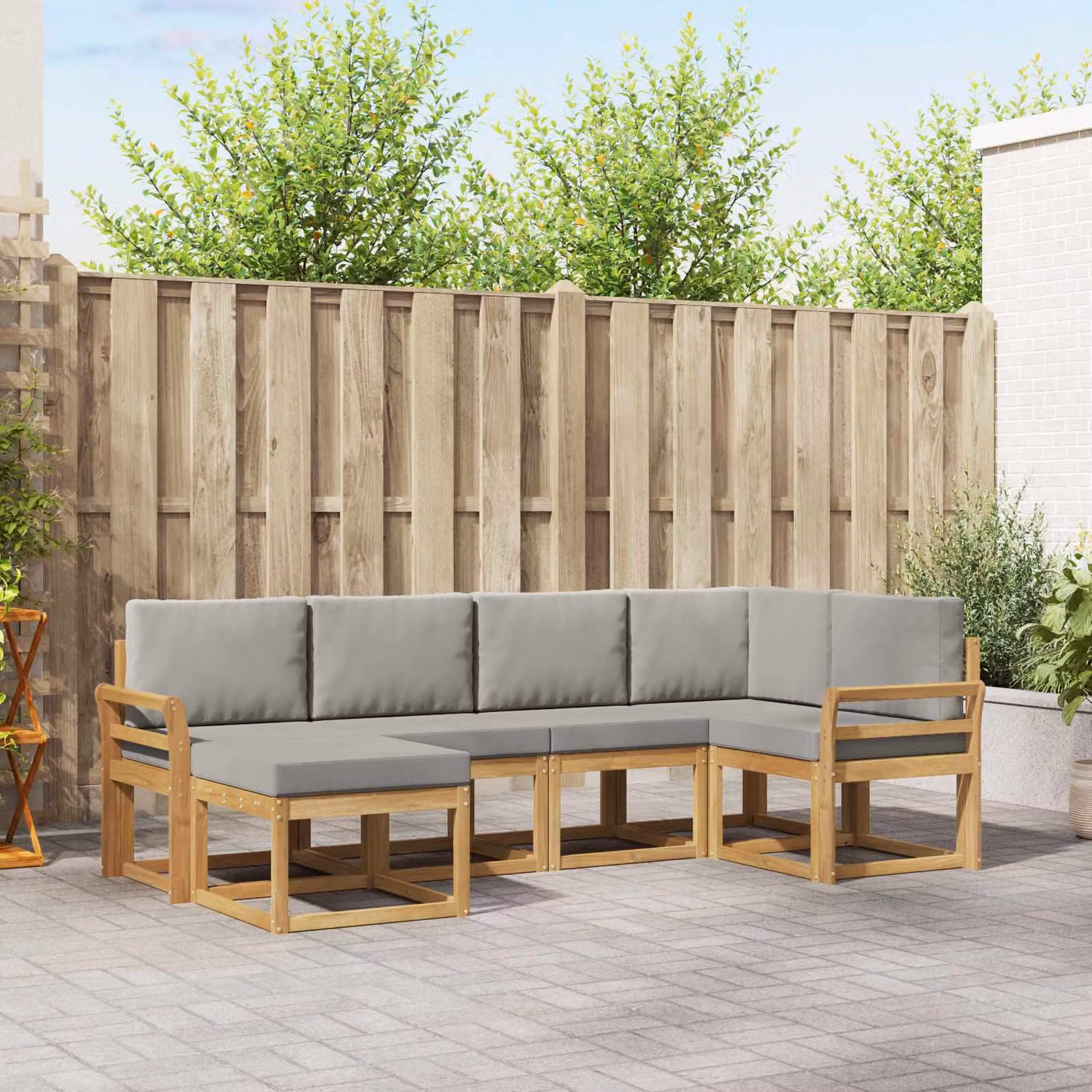 Set di divani da esterno vidaXL a forma di L composto da 6 pezzi in legno di acacia con cuscini, colore bianco e grigio chiaro