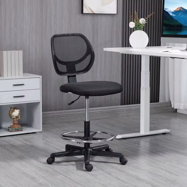 Sedia da ufficio alta ULEVR regolabile 50-70 cm, schienale in rete, poggiapiedi regolabile e seduta girevole, nera