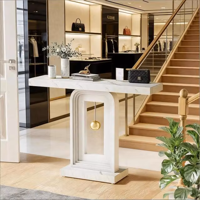 Tavolo consolle con piano effetto marmo e base geometrica in MDF bianco