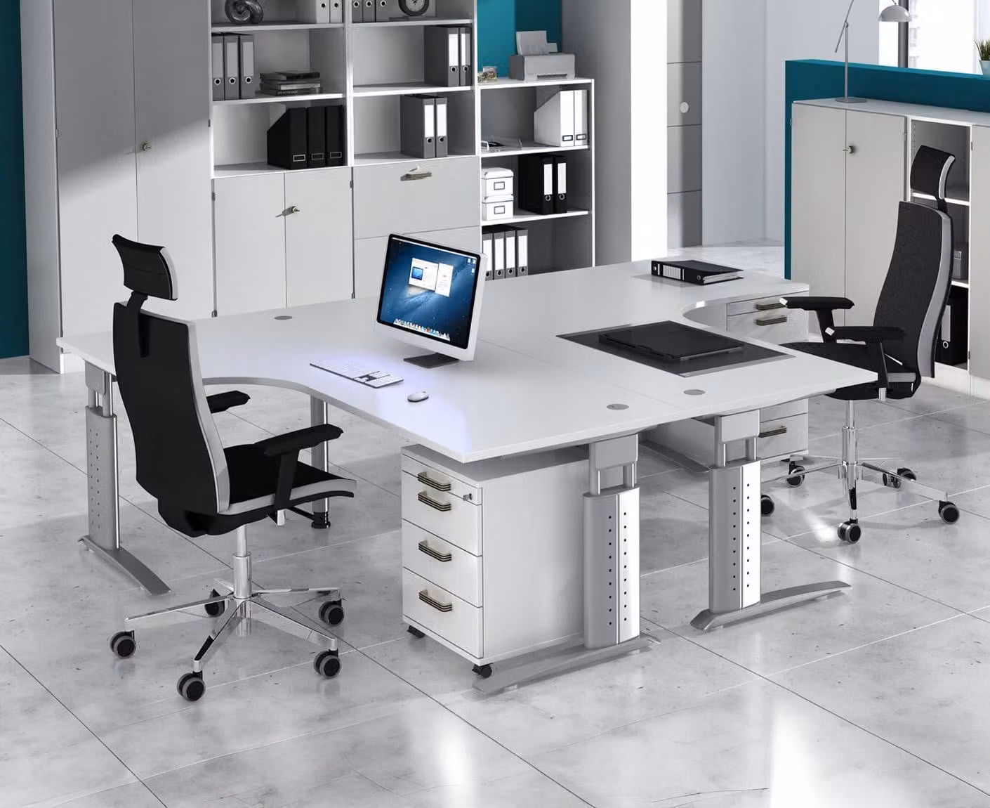 Tavolo angolare serie U | con canalina per cavi inclusa | Base a C | Regolabile in altezza, Colore piano: rovere nodoso, Colore struttura: argento