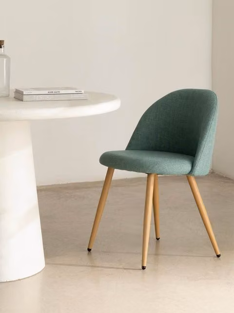 Sedia imbottita Brila Kenay Home colore verde menta con struttura in legno per la tua zona pranzo