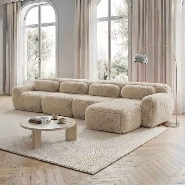 Divano angolare modulare MIVRAY beige con ottomana coordinata, design moderno e reversibile per il tuo soggiorno