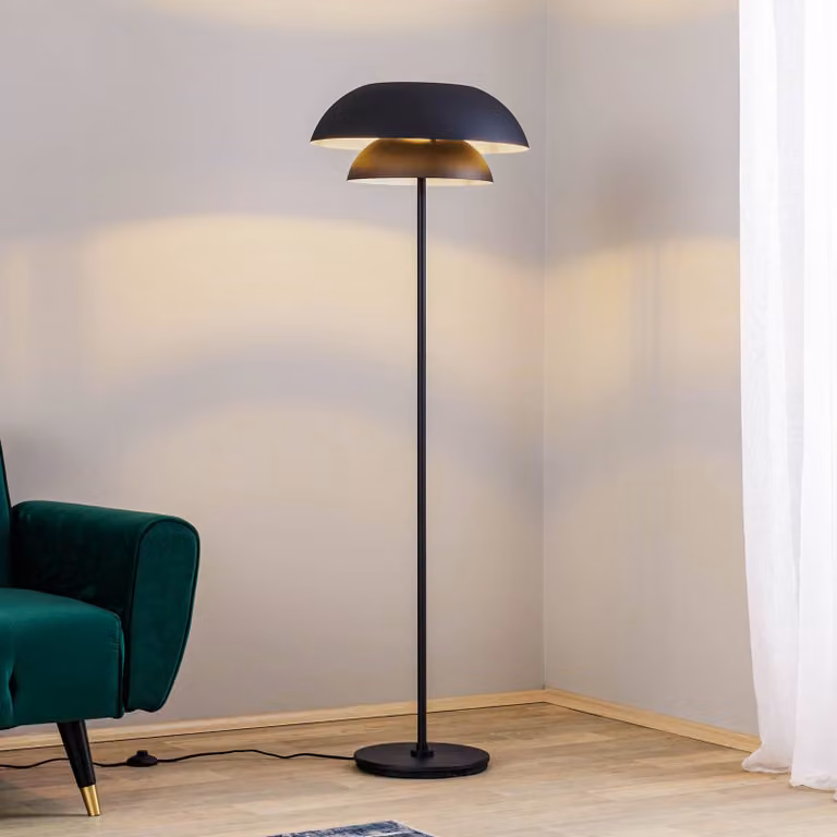 Lampada da terra di design Kellina Lucande, Nero, Soggiorno / Sala da pranzo, Metallo, Design, Lampada da terra