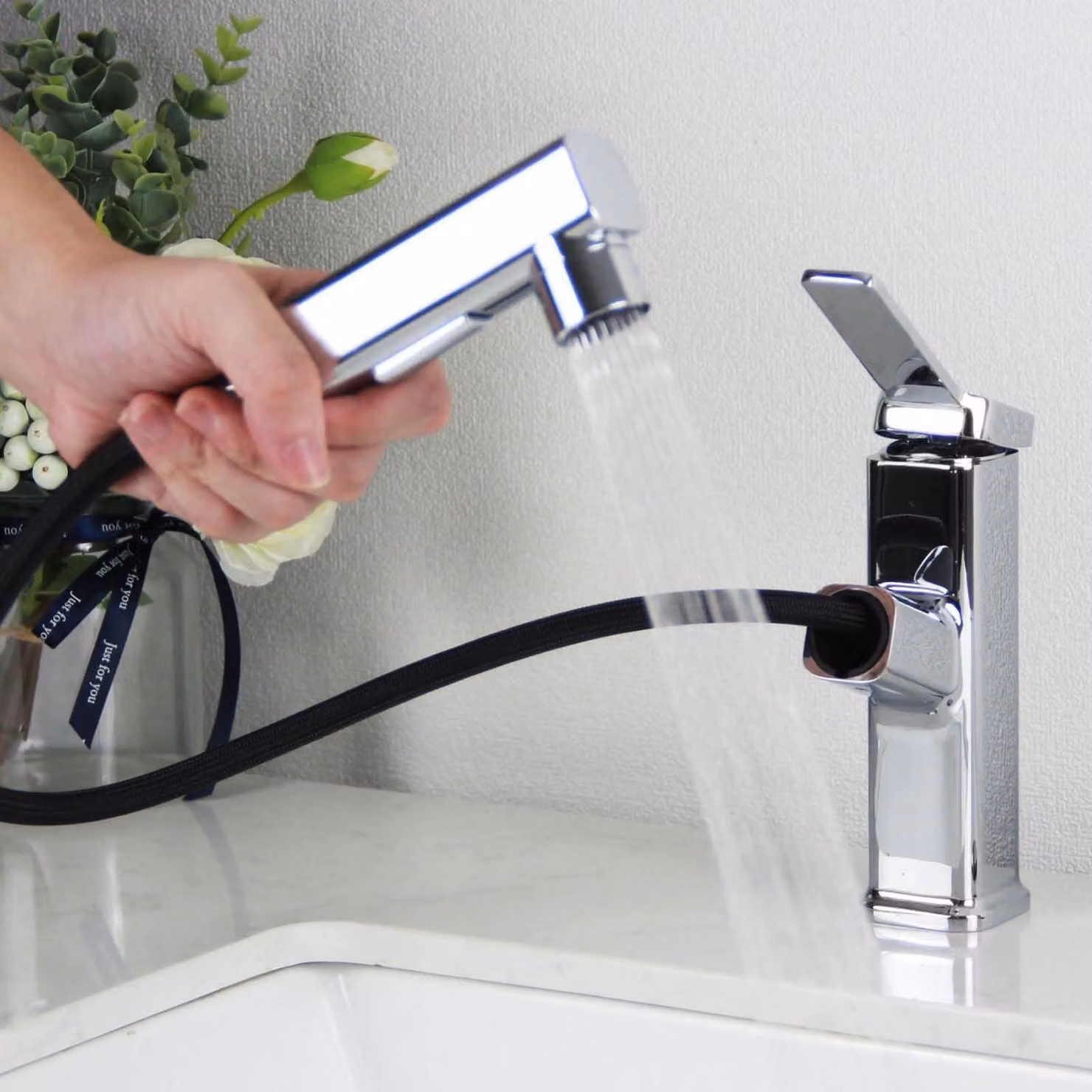 Miscelatore monocomando estraibile per lavabo da bagno, con 3 tipi di getto, finitura cromata, forma rettangolare