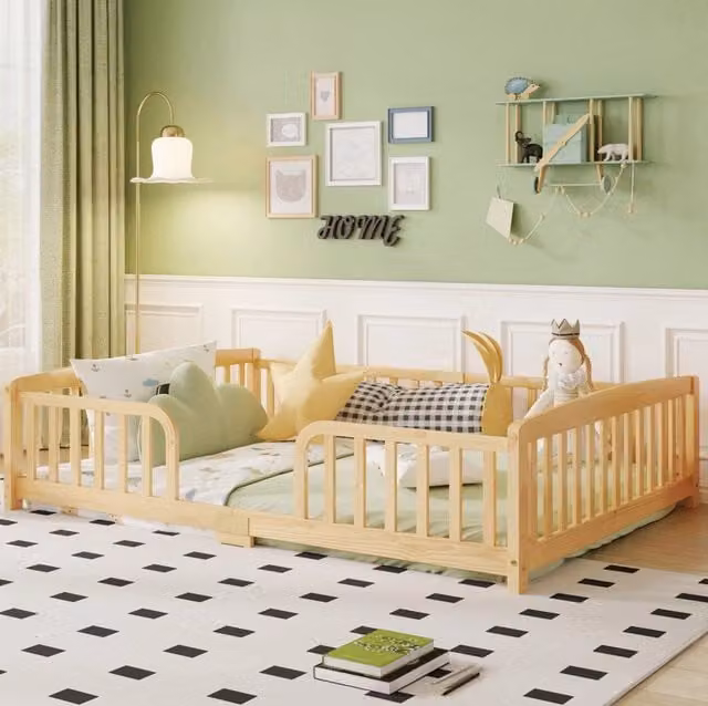 Letto a pavimento per bambini MODFU in legno di pino naturale con sponde di sicurezza L/P/H: 200 x 140 x 45,7 cm