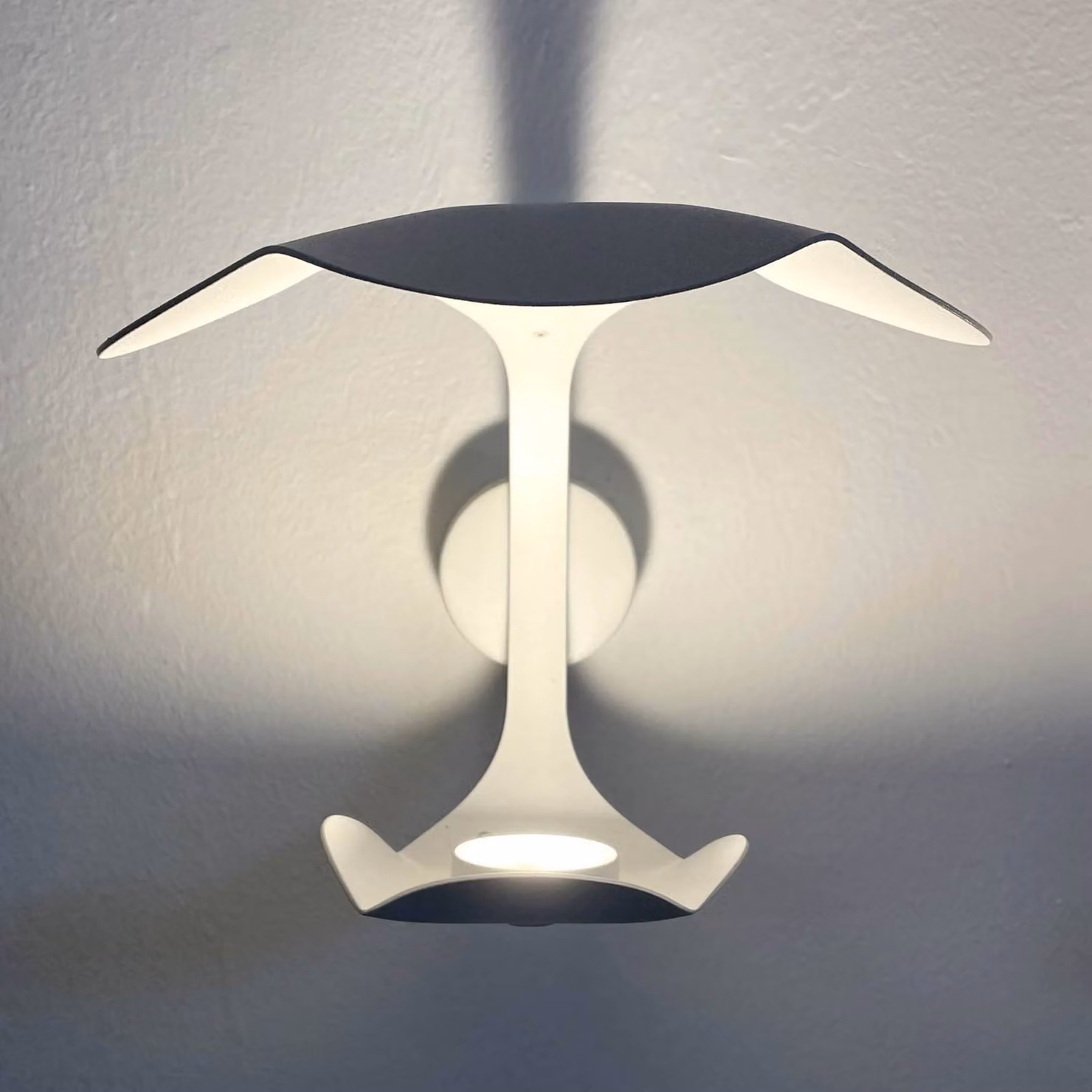 Knikerboker Applique da parete a LED Le Gigine, dimmerabile, Bianco / Opale, Soggiorno / Sala da pranzo, Metallo, Moderno, Applique a LED
