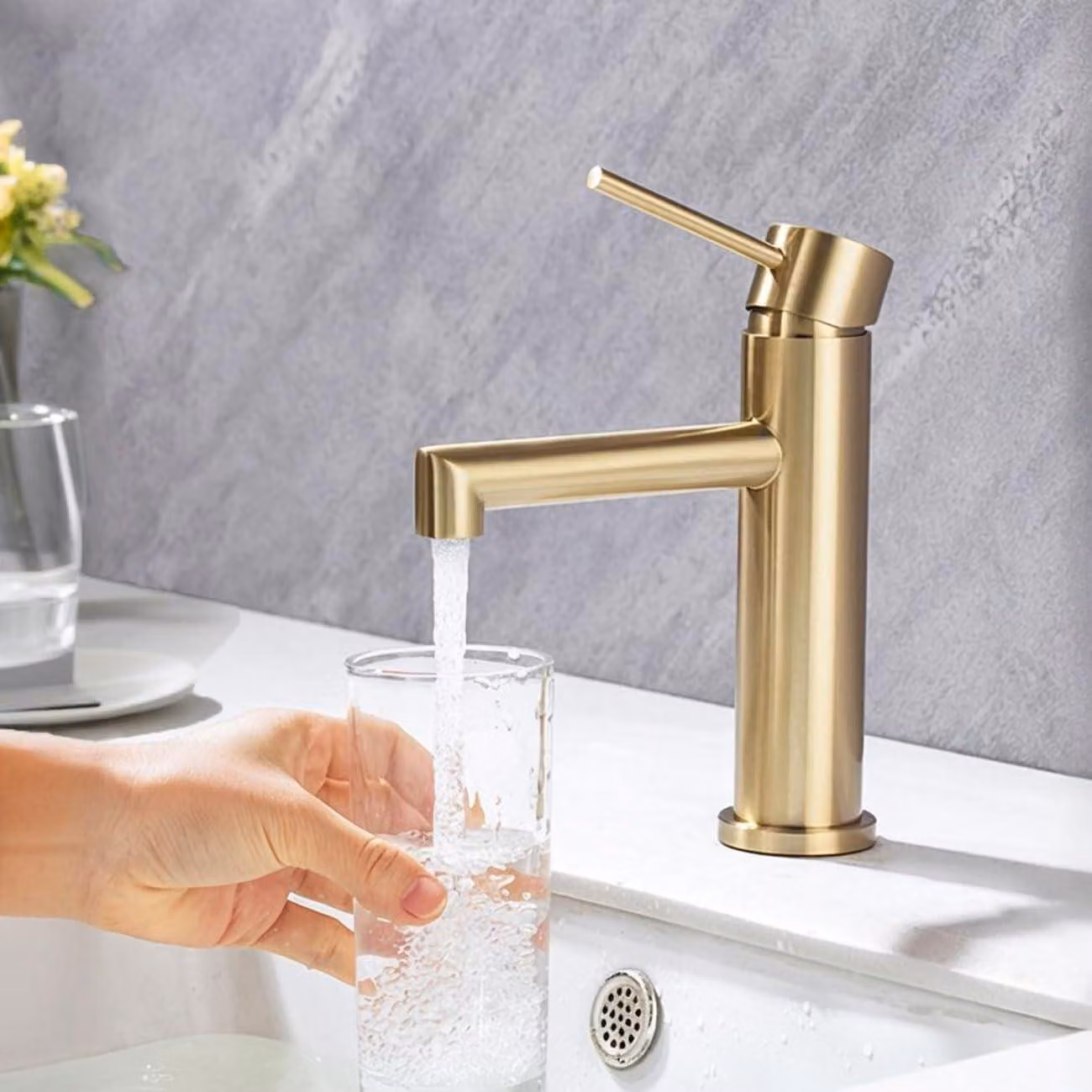 Rubinetto monocomando dorato per bagno