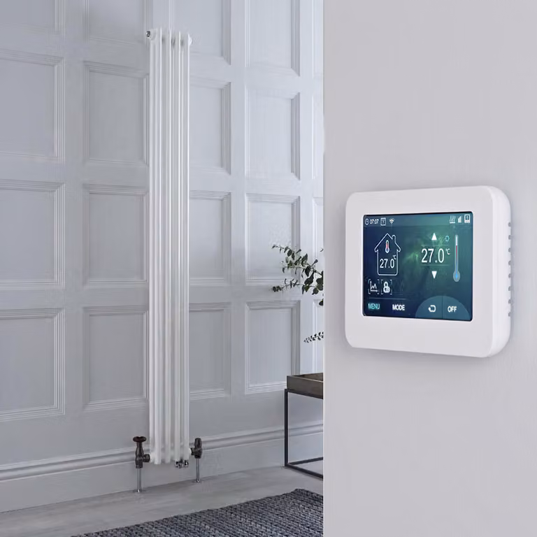 Radiatore Misto Verticale Doppio Regent Bianco con Valvole Effetto Ottone Anticato, Termostato WiFi e Display Touchscreen, H: 150 cm, L: 20 cm