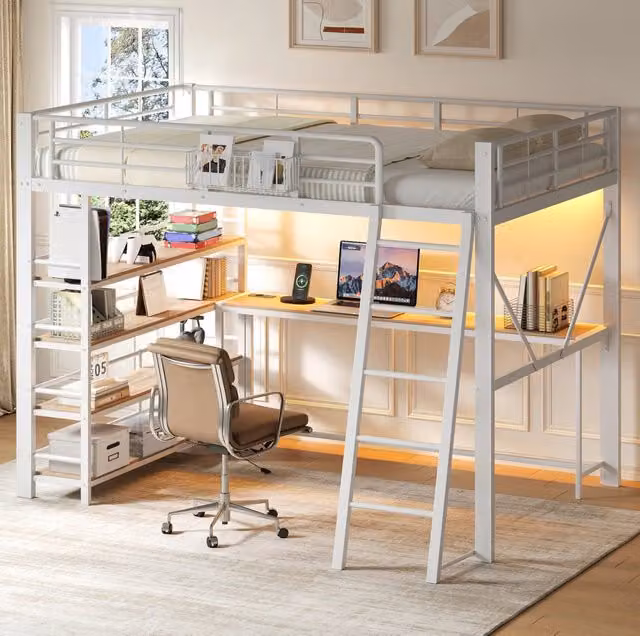 Letto a soppalco 140x200 cm in metallo bianco con scrivania, scaffale, LED e ricarica
