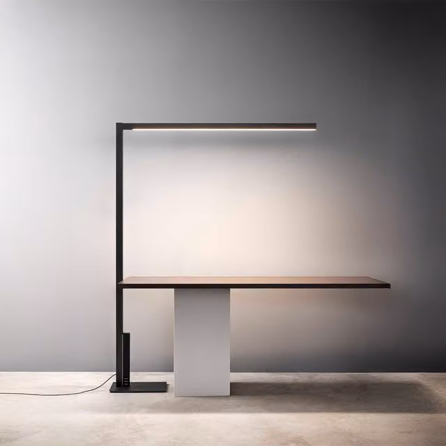 Lampada da terra LED Olev Crane nera con tecnologia dimmable e controllo touch