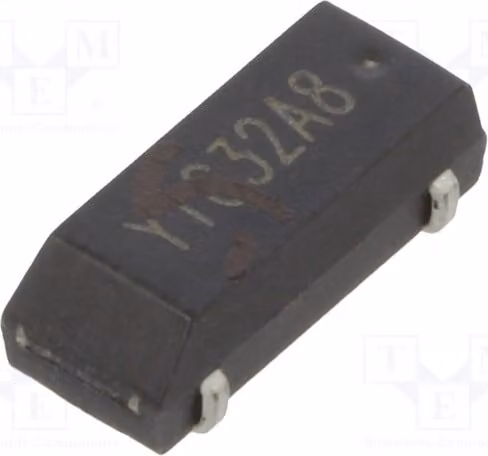 2 x Risonatore: Cristallo al quarzo 32.768 kHz, 12,5 pF, montaggio superficiale (SMD), dimensioni 8x3,8x2,5 mm, modello 32.768K7PI/MC306