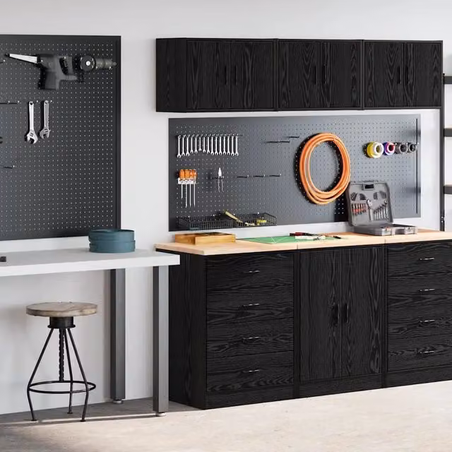 Set di 2 armadi da garage vidaXL in legno multistrato neri con ante, montabili a parete, L/P/H: 85 x 51 x 60 cm