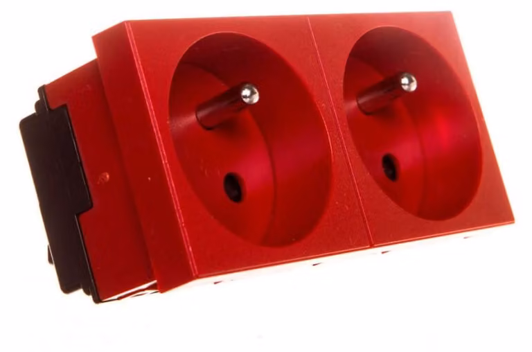 Prese multiple M45, con/senza protezione da 16A, colore rosso, modello STD-F3K, codice SRO2, numero di articolo 6120324