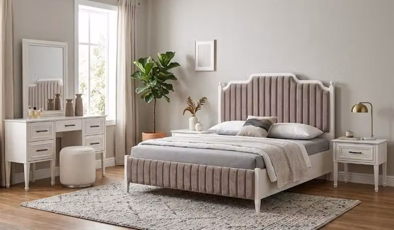 Set elegante per la camera da letto, composto da un letto imbottito, una toeletta e due comodini
