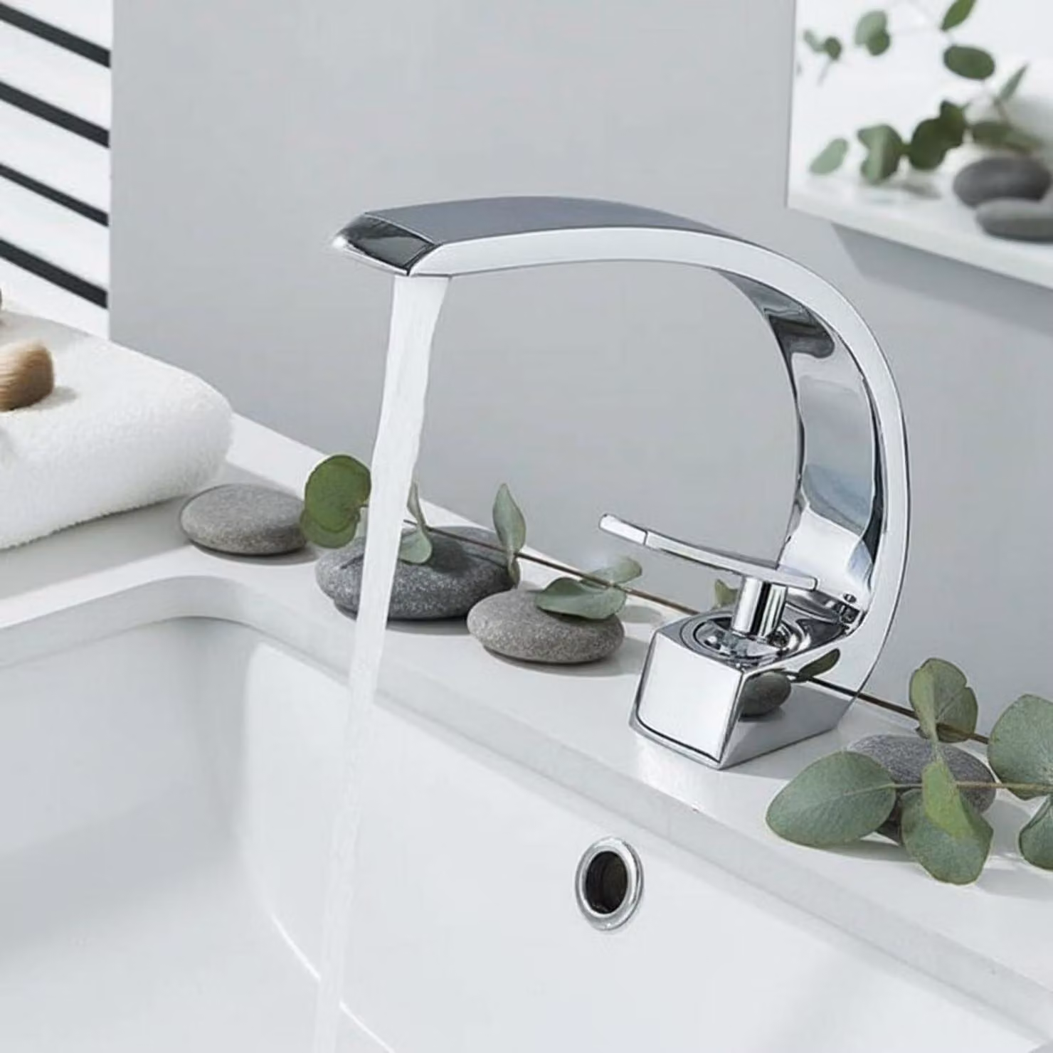 Miscelatore per lavabo in ottone cromato, per acqua fredda e calda, adatto per bagno, ospiti o toilette, a risparmio idrico