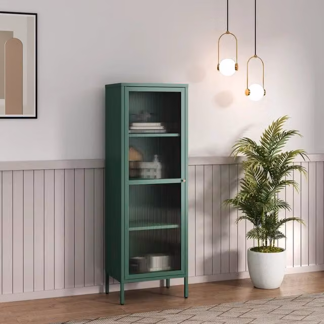 Armadio a vetrata Säkylä en.casa in acciaio e vetro con 4 scomparti, Verde Abete, H 150 x L 50 x P 35 cm
