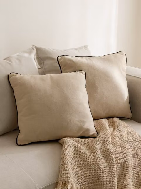 Set di 2 cuscini e plaid beige in cotone Kenay Home Bloq-Obi