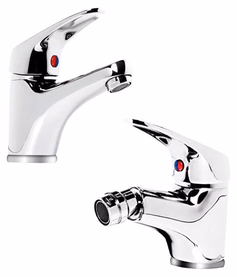 Set composto da 2 rubinetti per bagno e bidet, realizzati in ottone cromato, e 1 coppia di raccordi