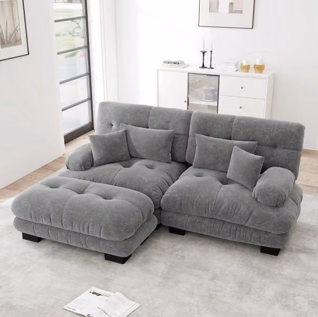 Divano angolare modulare 220x145x81 cm in chenille grigio, con pouf, per spazi piccoli –