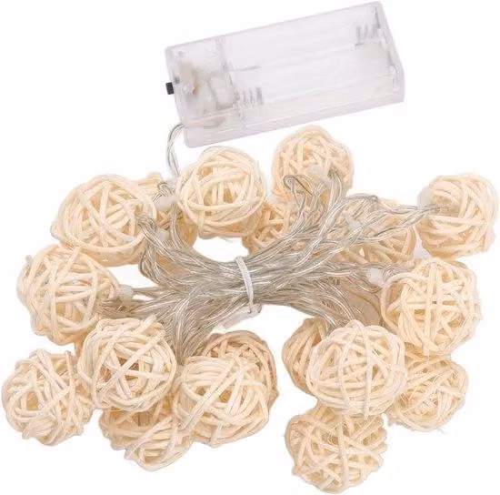 Ghirlande luminose per la decorazione della camera da letto in occasione di un compleanno