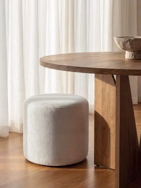 Pouf rotondo Harmony Kenay Home rivestito perla, diametro 60 cm