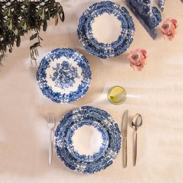 Servizio piatti DMORA in porcellana con decoro floreale bianco e blu, set da 24 persone