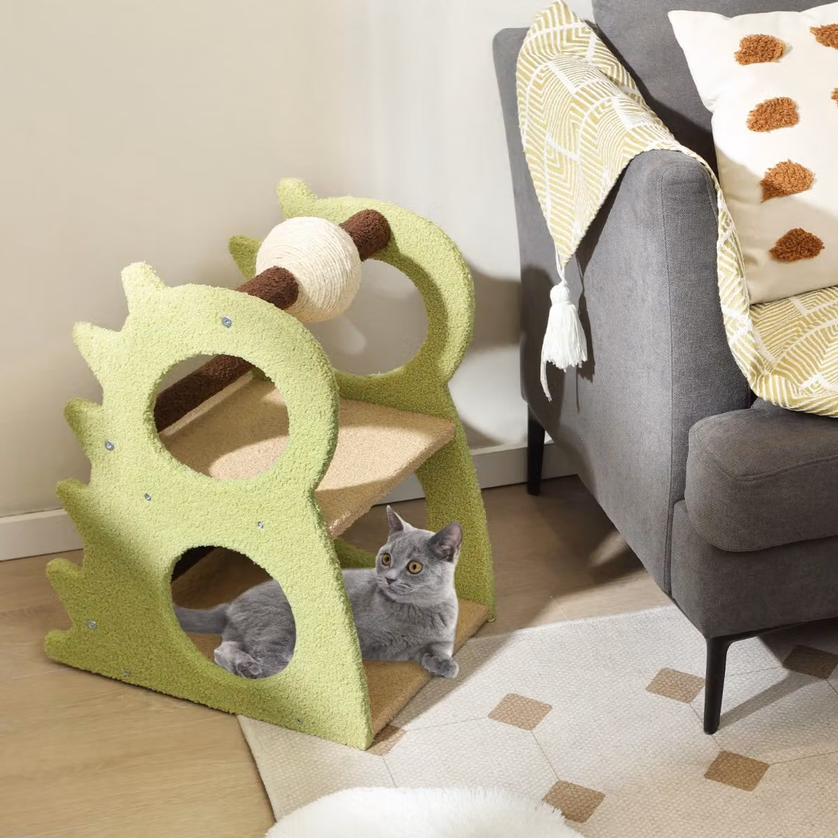 Albero tiragraffi moderno Costway a 2 livelli per gatti, torre a forma di dinosauro in tessuto peluche verde con palla girevole in sisal