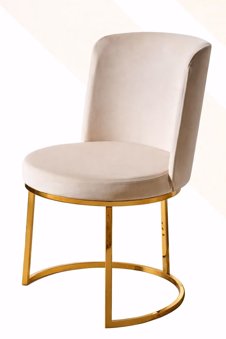 Elegane sedia con struttura dorata e imbottitura lussuosa