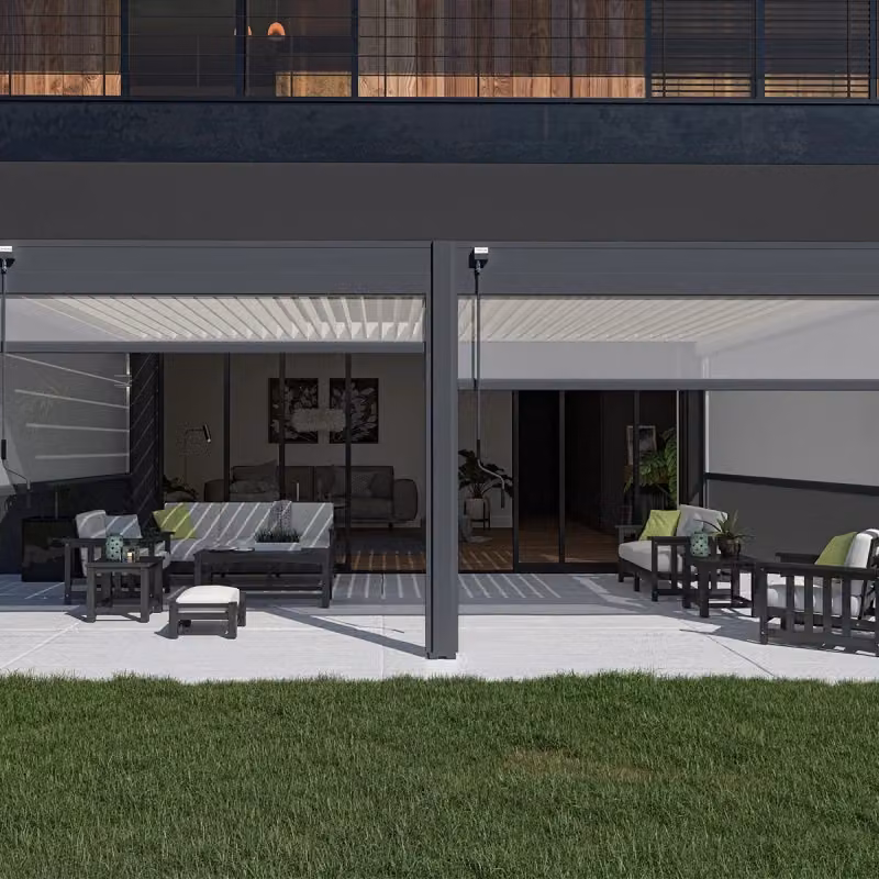 Pergola bioclimatica addossata Ombréa VS bicolore con 2 tende grigio antracite L: 6 m, P: 4 m – 2