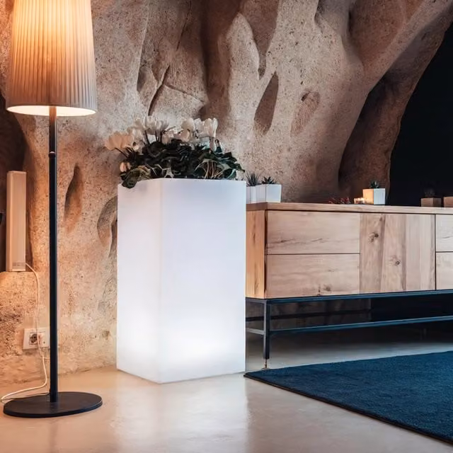 Lampada da appoggio decorazione interno esterno in resina 40x40 H 80 Led Multicolor Batteria cm mod. Youcube