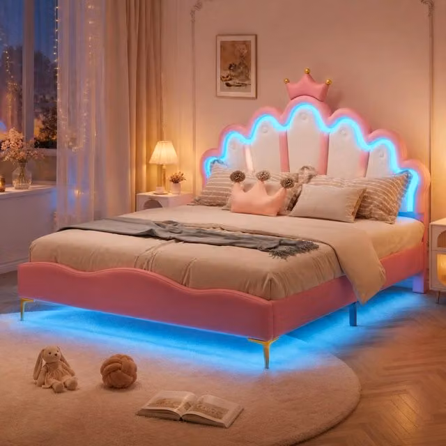 Letto Principessa REDOM con corona e illuminazione LED, rivestimento in ecopelle rosa, L: 140 cm, P: 200 cm, H: 129 cm – 1