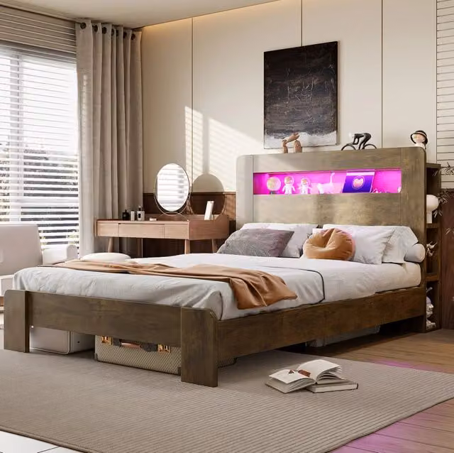 Letto matrimoniale ULEVR 140x200 cm con testiera contenitore, LED e prese integrate, finitura legno vintage