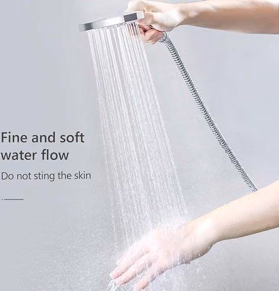 Soffione doccia a risparmio idrico realizzato in materiale di alta qualità