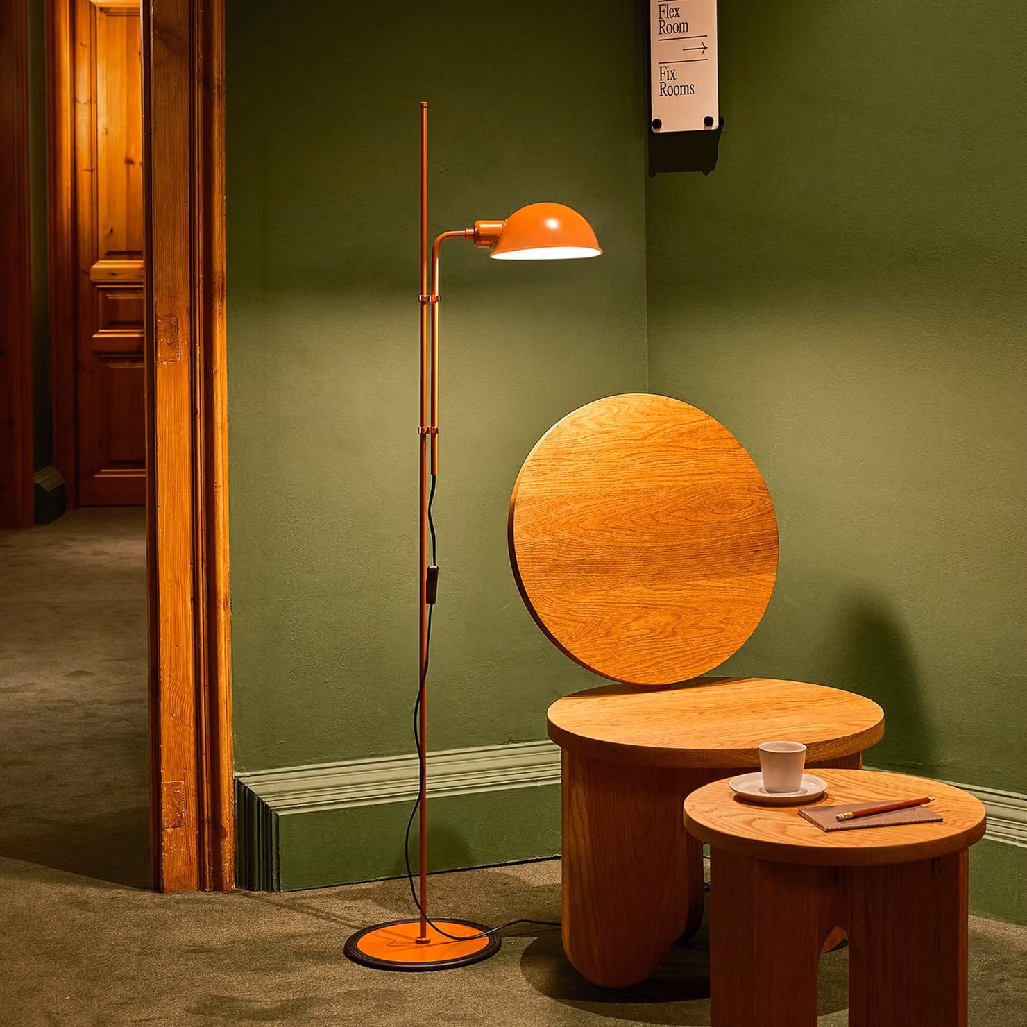 MARSET Lampada da terra di design Funiculí, Terracotta, Soggiorno / Sala da pranzo, Metallo, Design, Lampada da terra