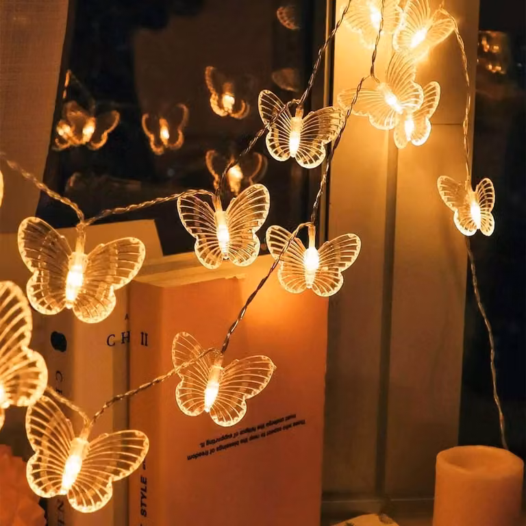Catena luminosa con 20 LED a forma di farfalla, lunghezza 3 metri, luce bianca calda, alimentazione a batteria