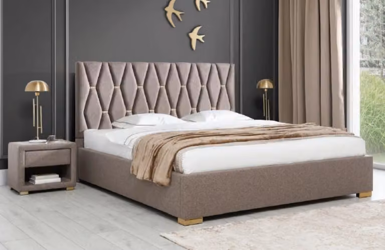 Braunes Textilbett Designer Polster Nachttische Schlafzimmer Möbel 3tlg