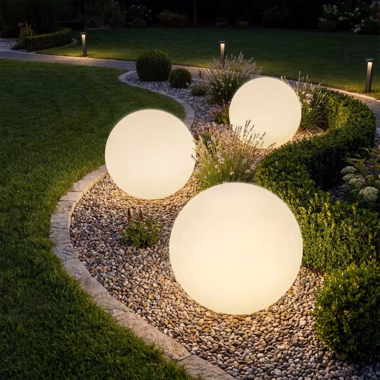 Luce a sfera LED Tectake RGB multicolore con telecomando per giardino e terrazzo, Ø 50 cm