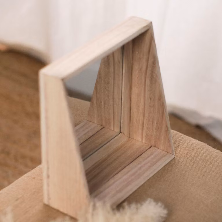 Specchio cosmetico con cornice in legno, 32 x 26 cm