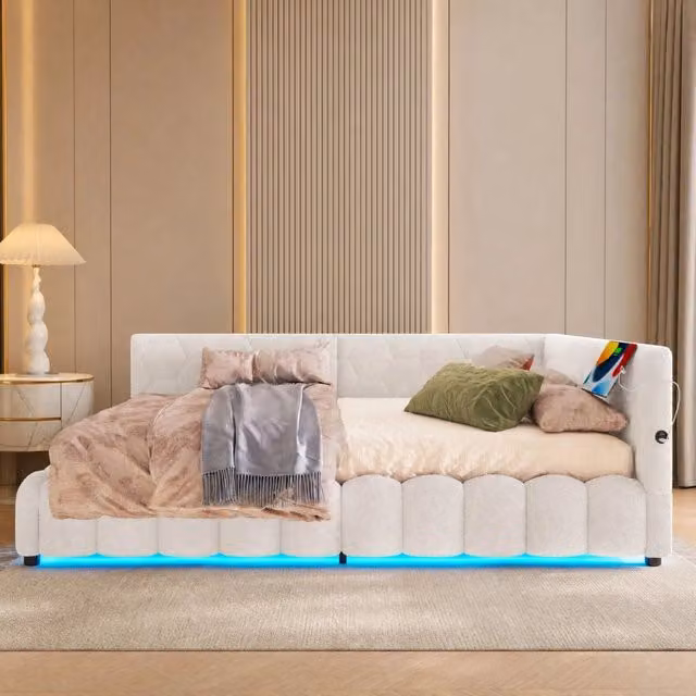 Daybett 140x200 cm con letto a rete, LED, meccanismo idraulico e porte USB e Type-C, rivestimento in tessuto simil-velluto bianco