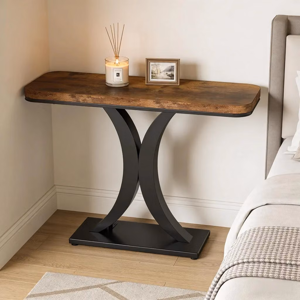 Consolle industriale Mivray con piano curvo effetto legno e base geometrica in metallo nero e marrone L: 100 cm, P: 29.5 cm – 2