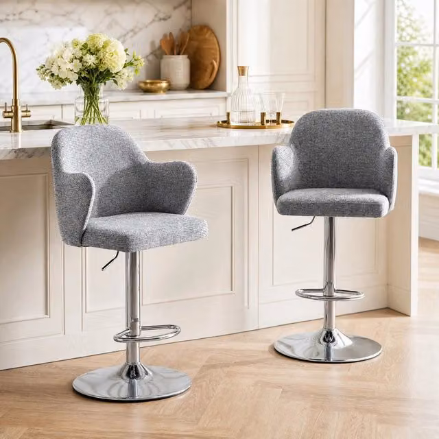 Set da 2 sgabelli da bar OKWISH girevoli a 360 gradi con braccioli e struttura in metallo, rivestimento in tessuto grigio chiaro, design moderno per cucina e soggiorno