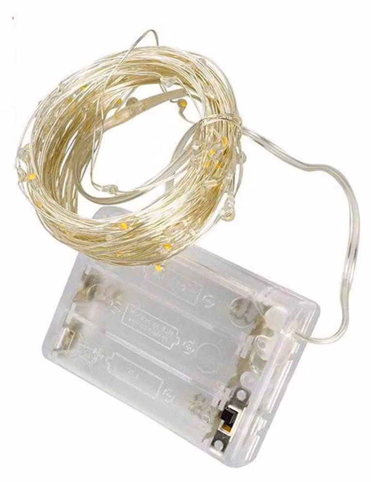 Catena luminosa da 3 metri, con luci RGBY, alimentata a batteria, realizzata in PVC/rame, adatta per interni ed esterni