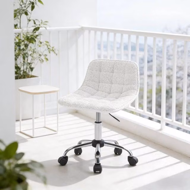 Sedia girevole moderna in velluto bianco con ruote e altezza regolabile per ufficio o casa L: 43.0 cm, P: 40.0 cm, H: 76.7 cm - 87.5 cm