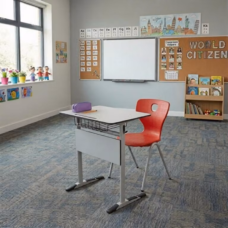 Set scolastico moderno ed ergonomico, grigio: banco rosso e sedia, tavolo singolo