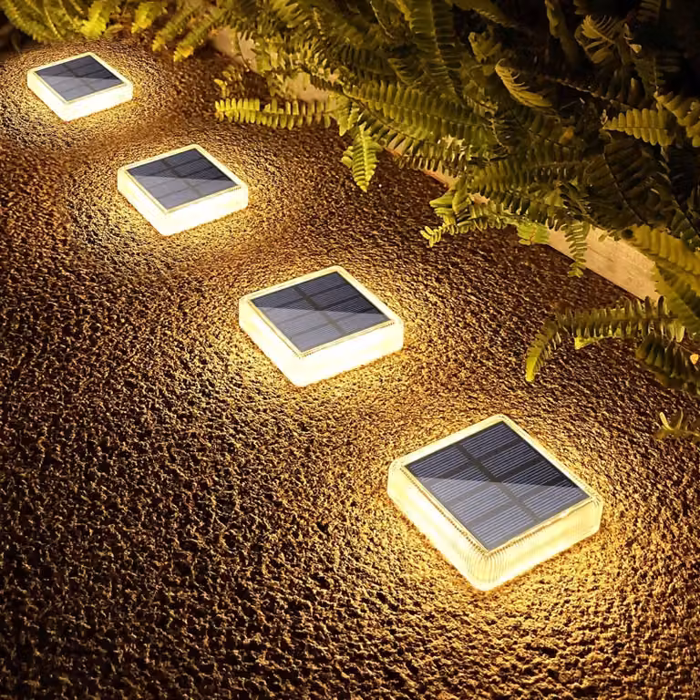 Set di 4 luci solari a LED, grado di protezione IP68, luce bianca calda 2700K, per uso esterno