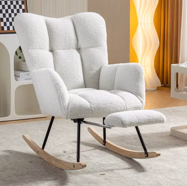 Sedia a dondolo imbottita in tessuto teddy bianco con poggiapiedi pieghevole; 80x98x98;5 cm