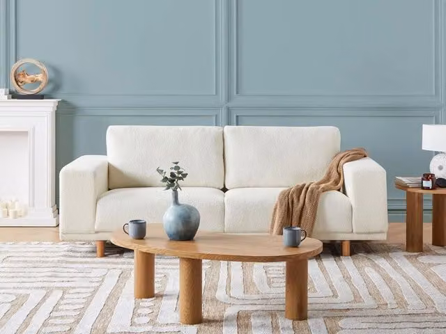 Divano Beliani a 3 posti in stile retrò con rivestimento in tessuto bouclé bianco per il tuo soggiorno L: 220 cm, P: 76 cm, H: 84 cm