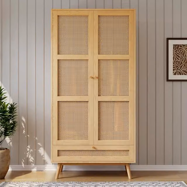 Armadio 2 ante con asta appendiabiti e vano inferiore a ribalta, per camera da letto, in legno e rattan PE, naturale