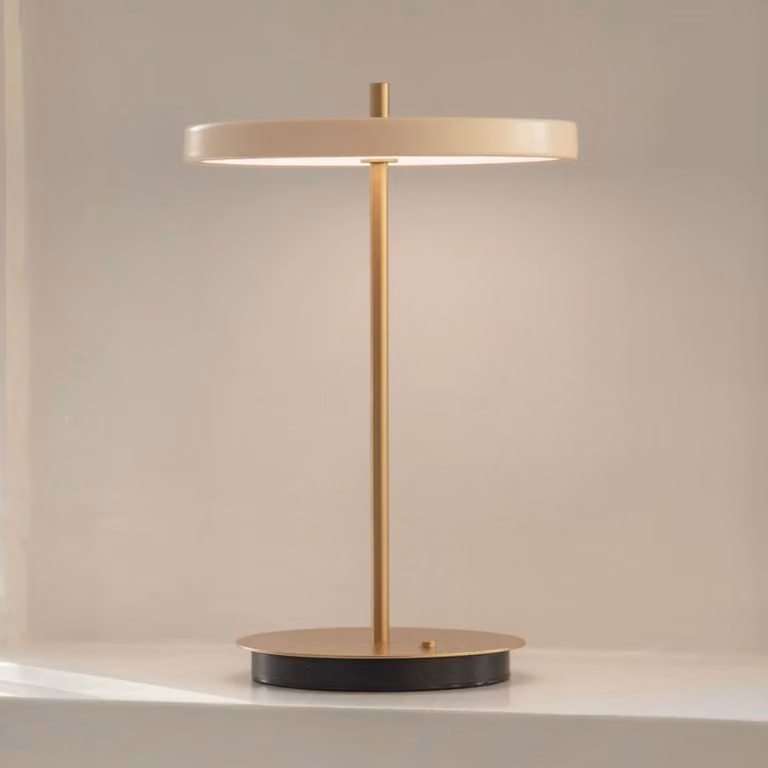 UMAGE Lampada da tavolo a LED Asteria Move, dimmerabile, Ottone / Oro, Soggiorno / Sala da pranzo, Metallo, Design, Lampada da tavolo LED